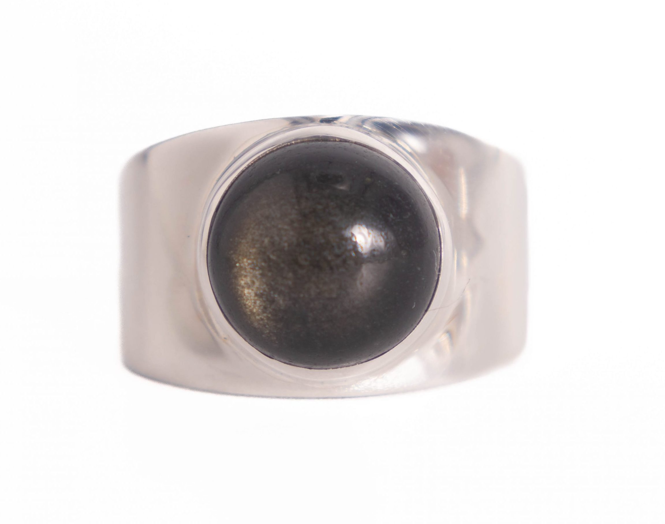 anillo de plata 925 con piedra Obsidiana, un diseño exclusivo hecho a mano por Punay Project en España.