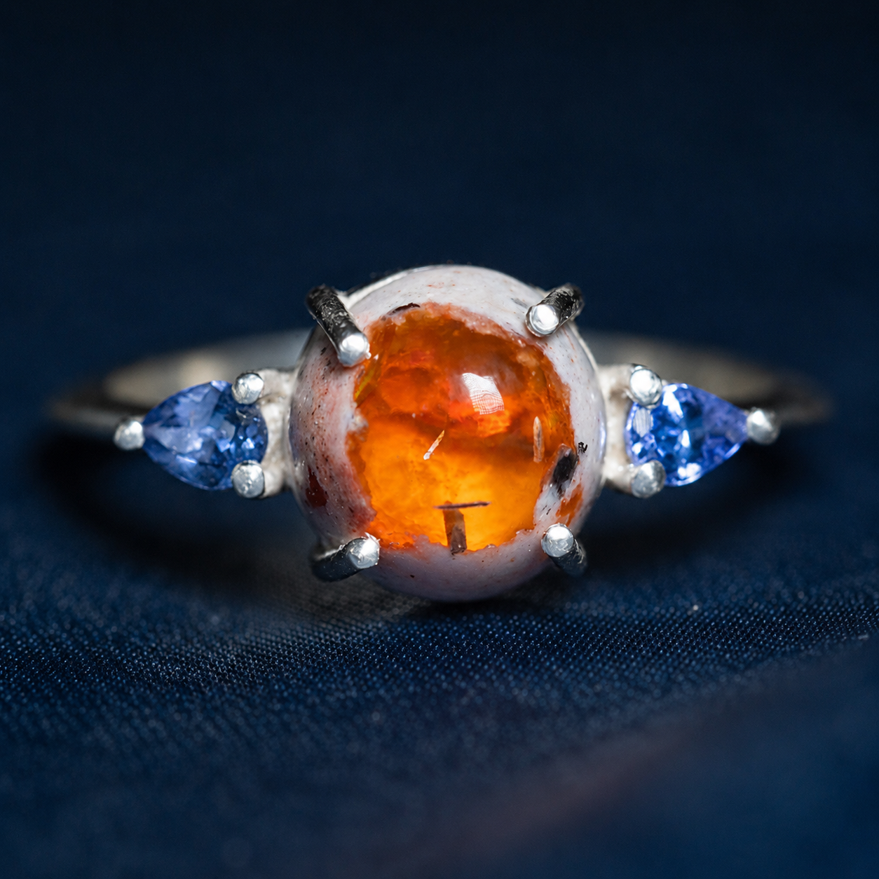 Anillo Eclipse de Fuego – Ópalo de Fuego Mexicano y Tanzanitas