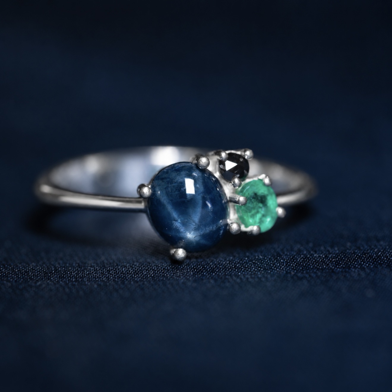 Anillo BRAVE Zafiro Estrella, Esmeralda y Diamante Negro