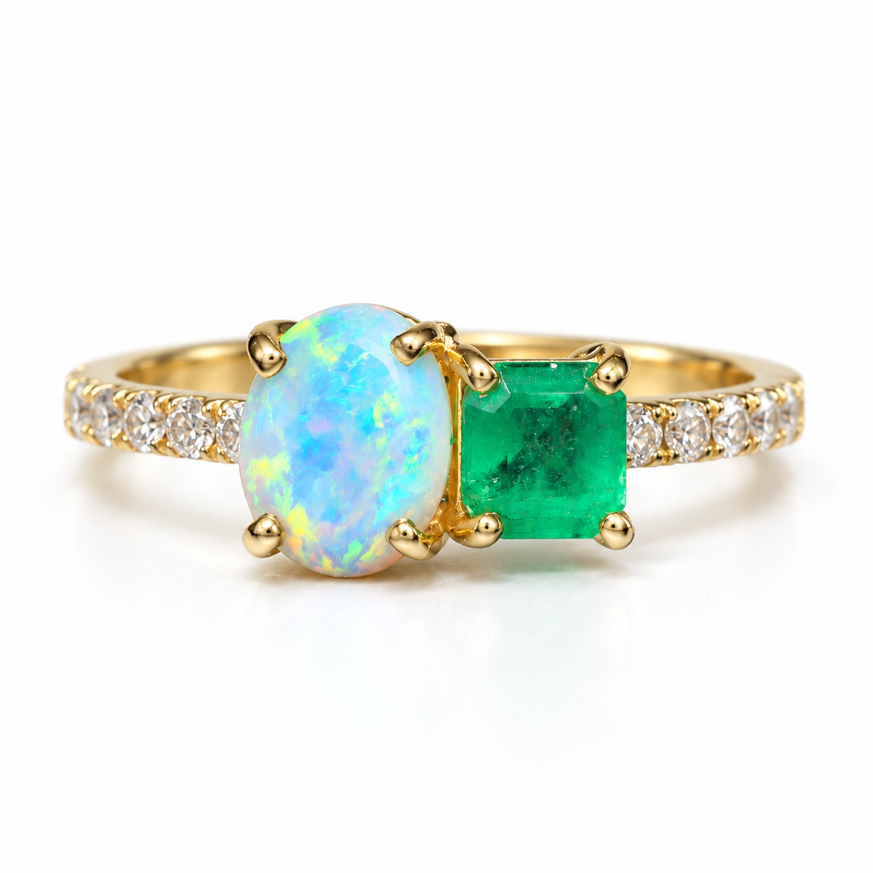 Anillo EMPERATRIZ de oro 18K con esmeralda, ópalo australiano y diamantes.